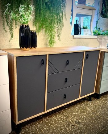 Комод 3 ящ. двухств. Байкал Графит/Дуб золотой (СВ) в Асбесте - asbest.mebel-e96.ru