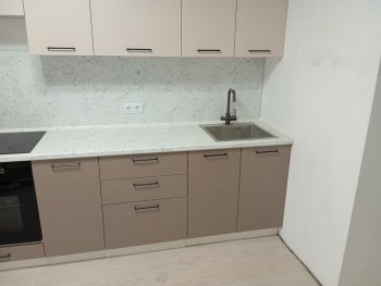 Кухонный гарнитур высокий Латте 3000 мм, Стол. 26 мм в Асбесте - asbest.mebel-e96.ru